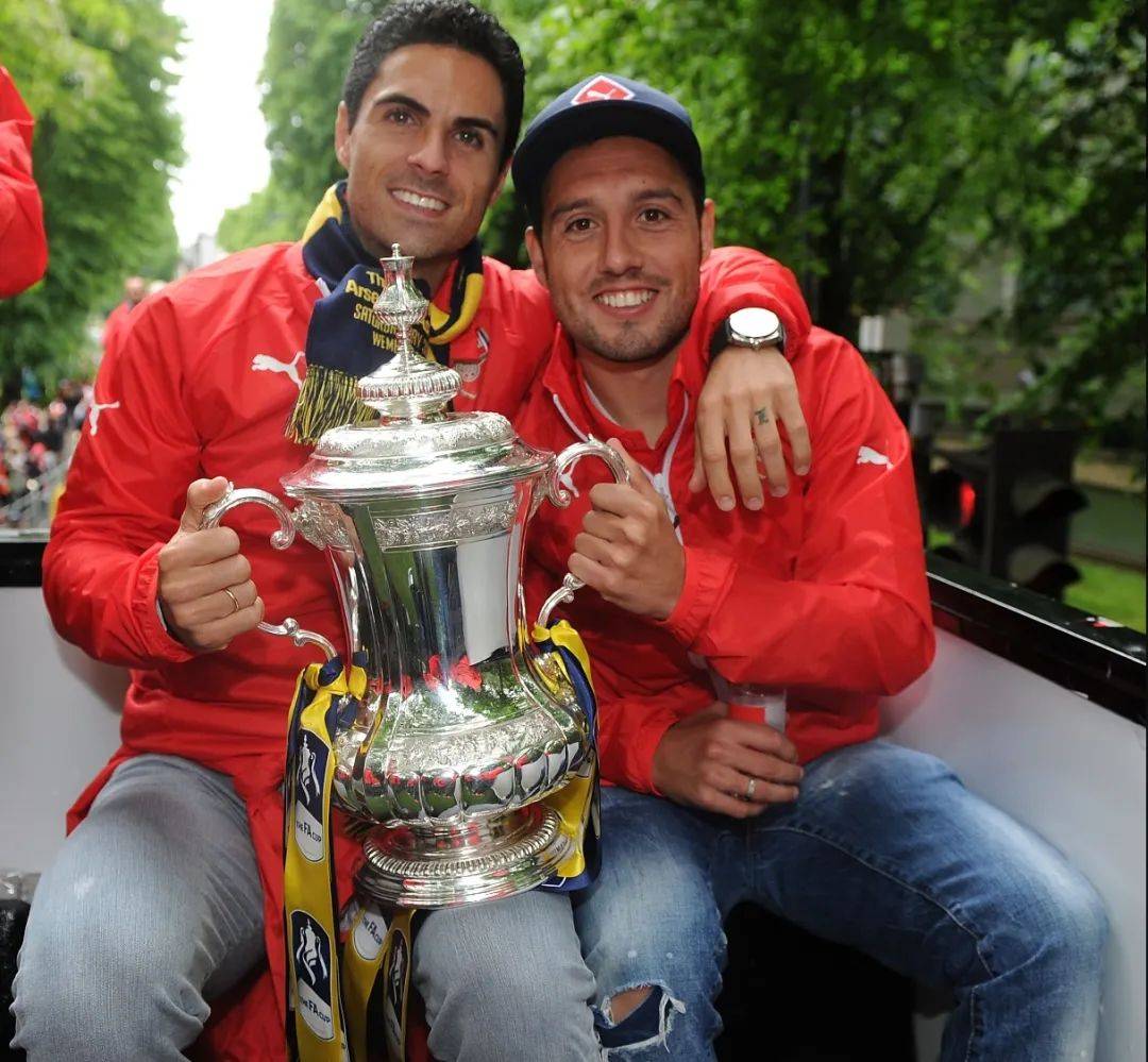 阿森纳主场大捷,球员赛后激动庆祝胜利,全国一样全部下载两个.的简单介绍九游体育APP